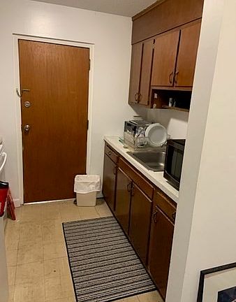 5th image of 226 Rock St APT D4