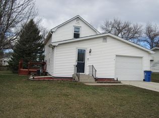 146 7th St, Dawson, MN 56232