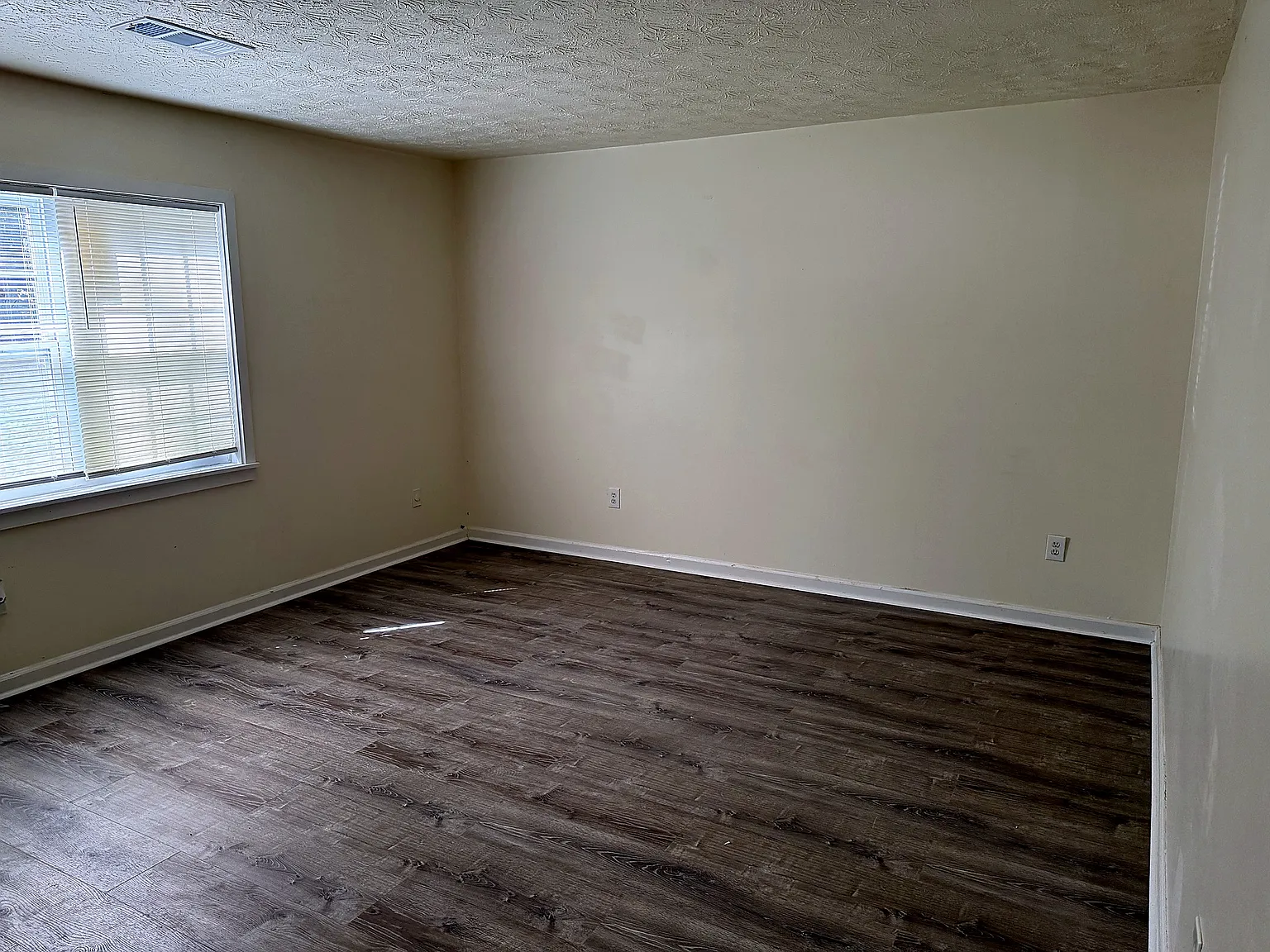 5954 Stonewall Dr — Photo 2