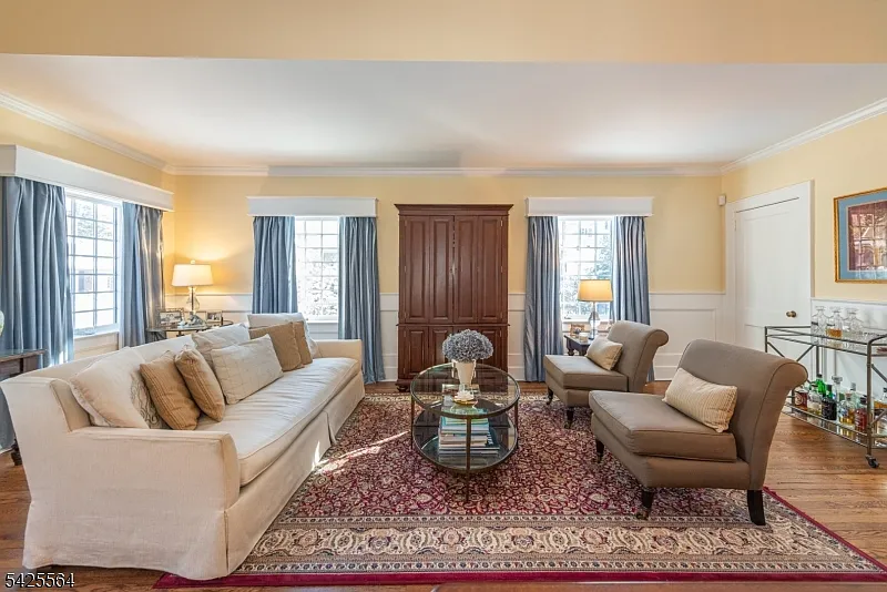 3 bed, 1.5 bath, $6,000 — Photo 3