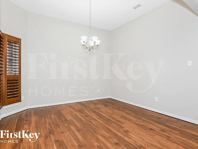 204 Troy Lane Red — Photo 6