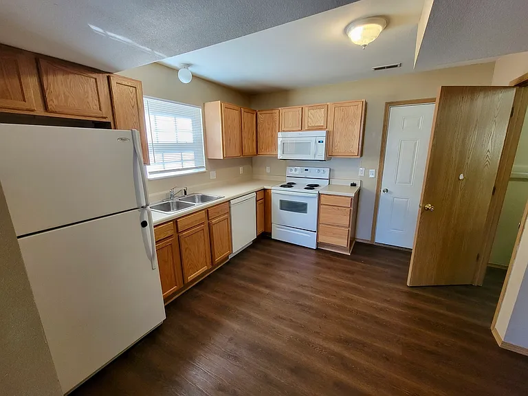 5750 N Orange Ln — Photo 3