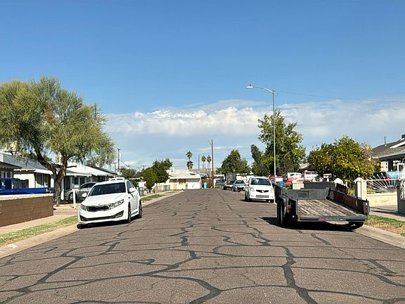 5th image of 2619 N 40th Dr