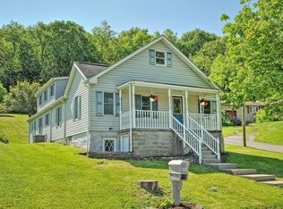 94 Woodlawn Ave, Cecil, PA 15321