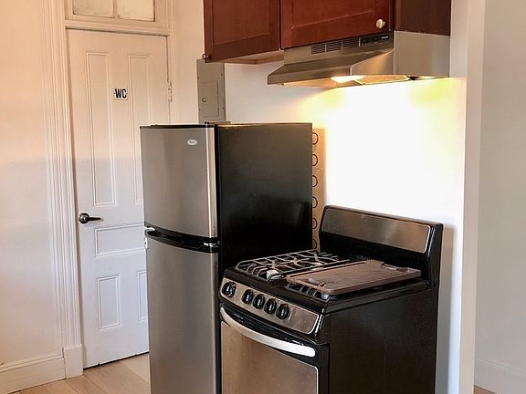 5th image of 143 Waverly Pl #4