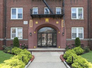 114 Lincoln St #204, East Orange, NJ 07017