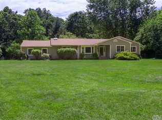 692 Short Beach Rd, Saint James, NY 11780