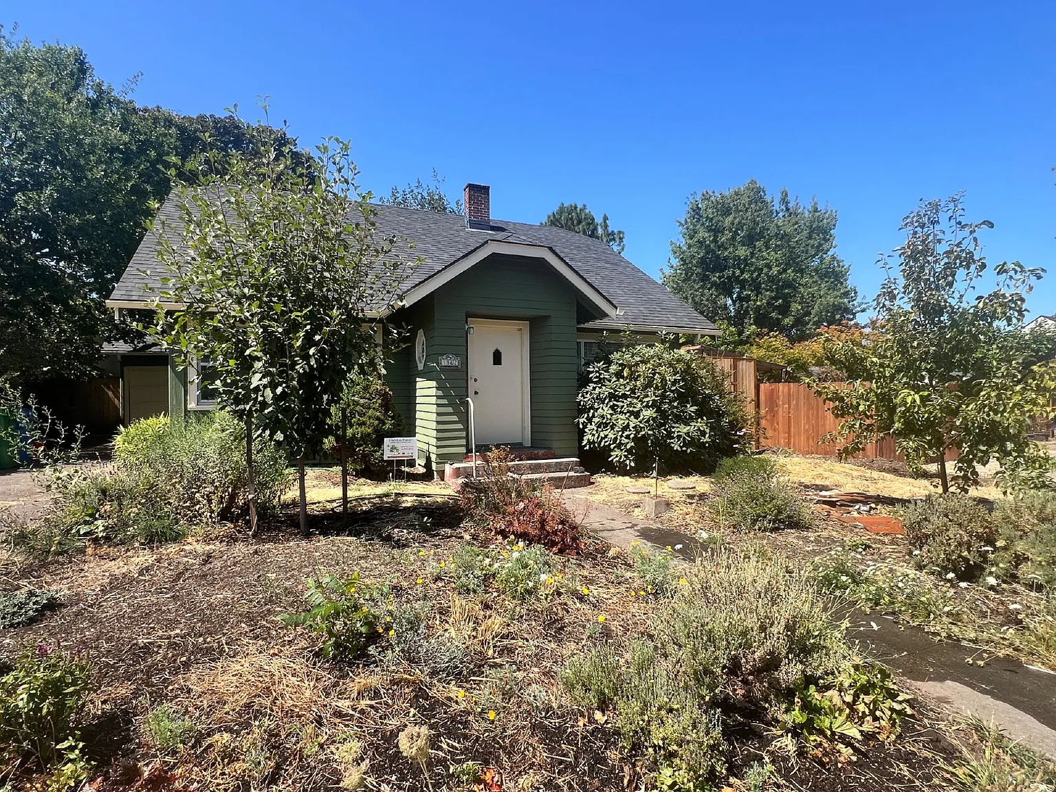 3 bed, 1.5 bath, 2000 sqft, $2,295 — Photo 2