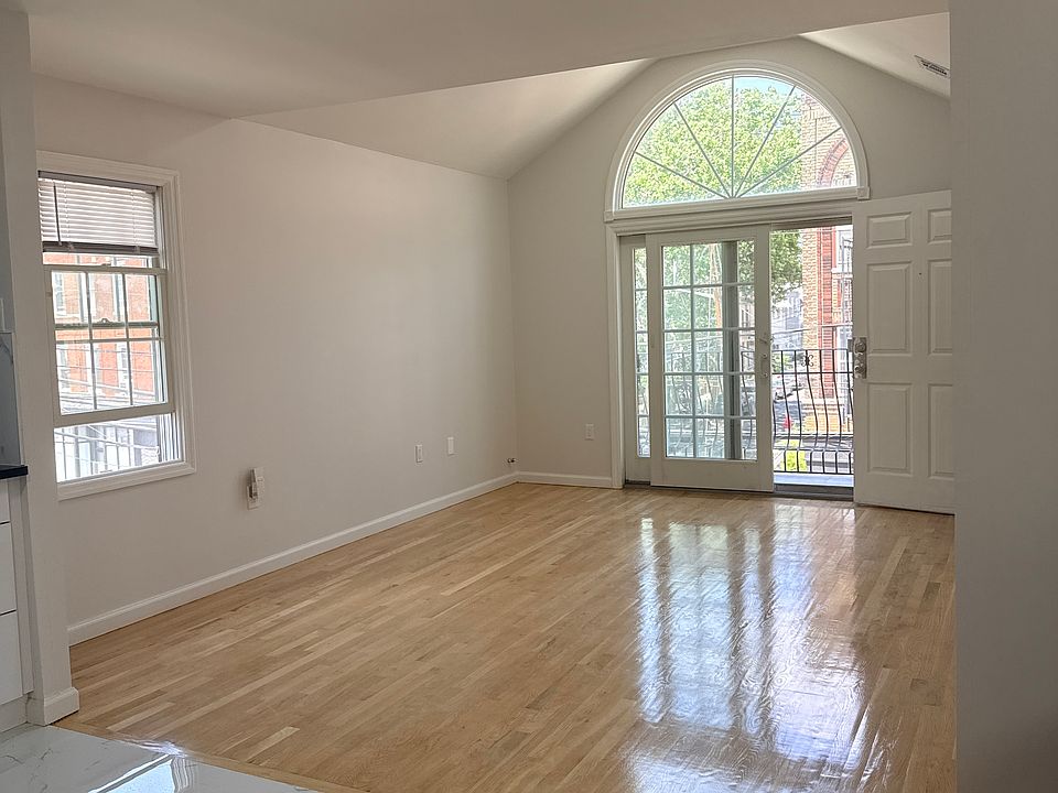 1st image of 322 Baldwin Ave #3