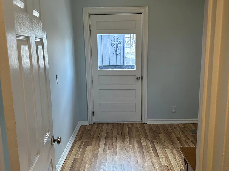 279 N Logan St — Photo 9