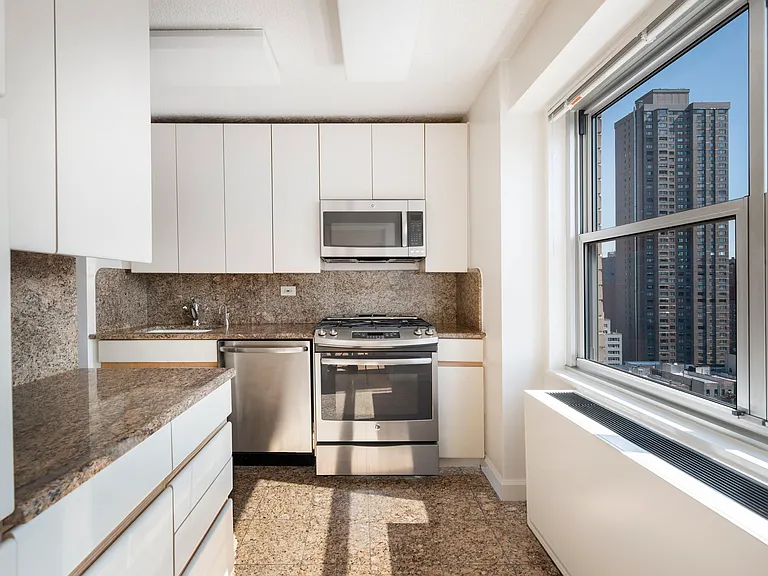 1520 York Ave #18B — Photo 5