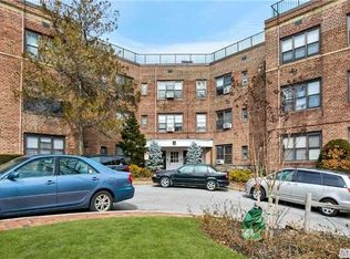 3 Town House Place #2A, Great Neck, NY 11021