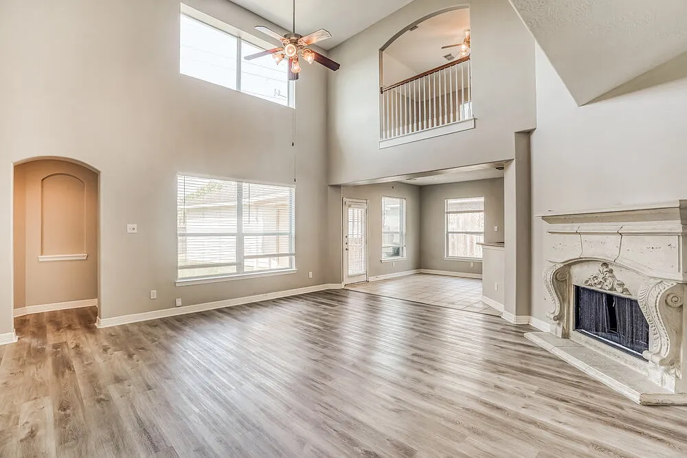 4 bed, 3.5 bath, 3825 sqft, $3,345 — Photo 4