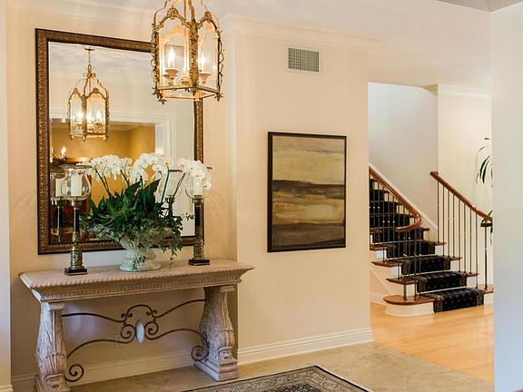 3rd image of 177 Queens Garden Dr
