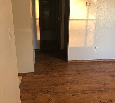 5th image of 203 Hillcrest St