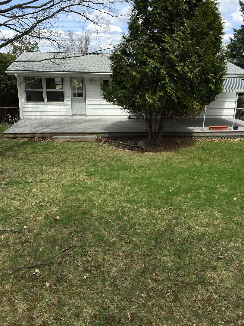 Bright 4 Bedroom Walking to IC — Photo 2
