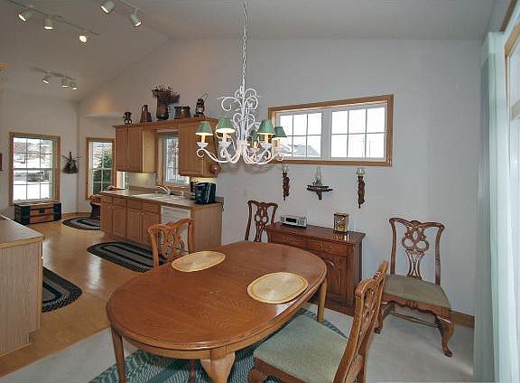 5th image of 602 Holly Ln N