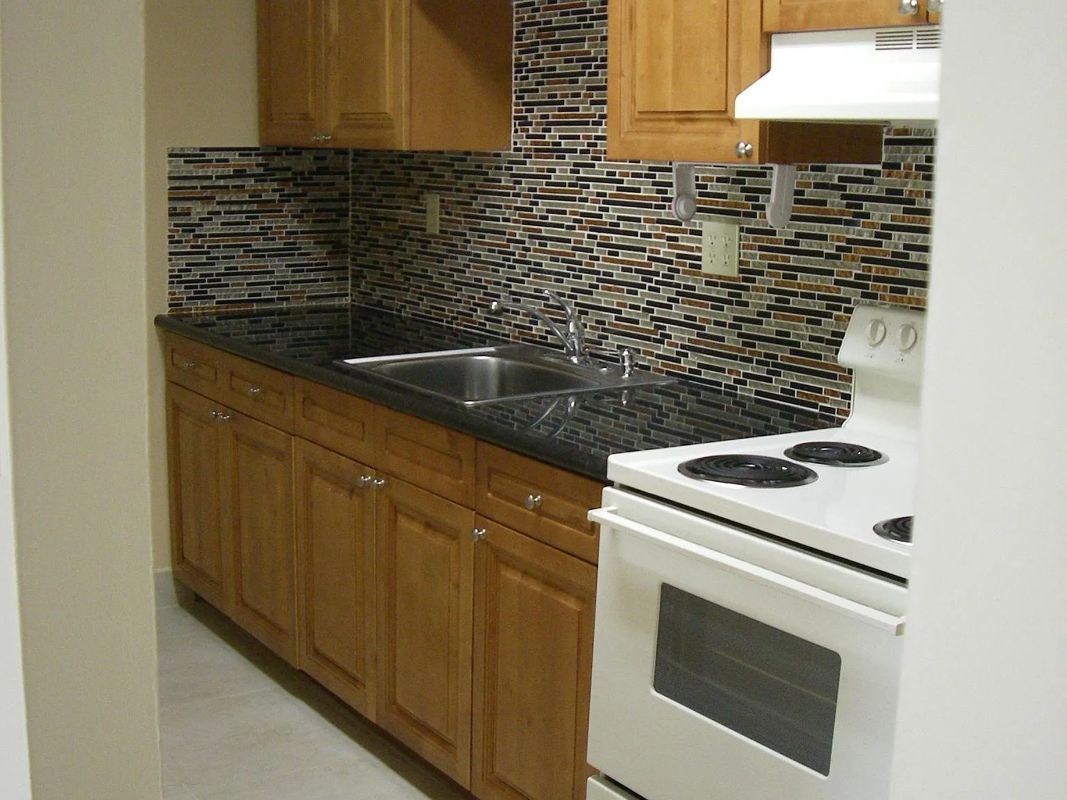 2 bed, 1200 sqft, $2,200 — Photo 2