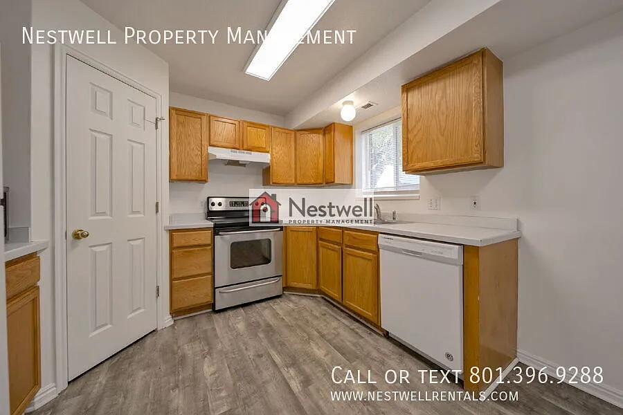 Charming 3-bed Townhome in American Fork — Photo 2
