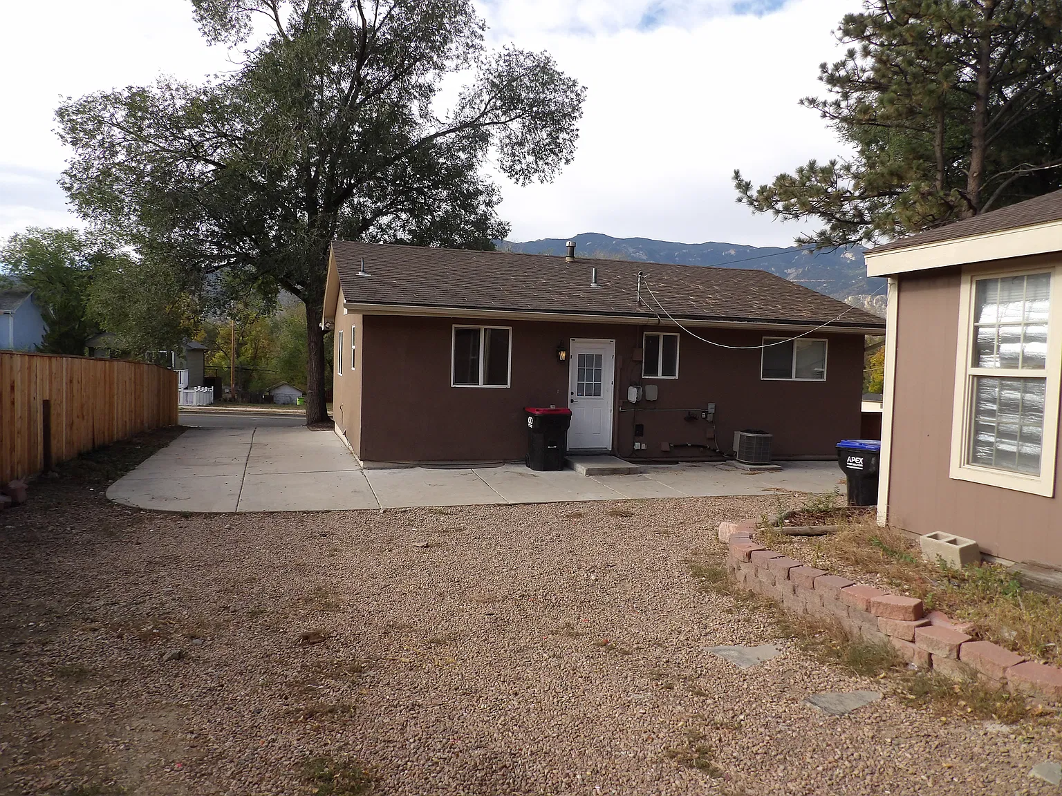 5 bed, 1904 sqft, $2,395 — Photo 3