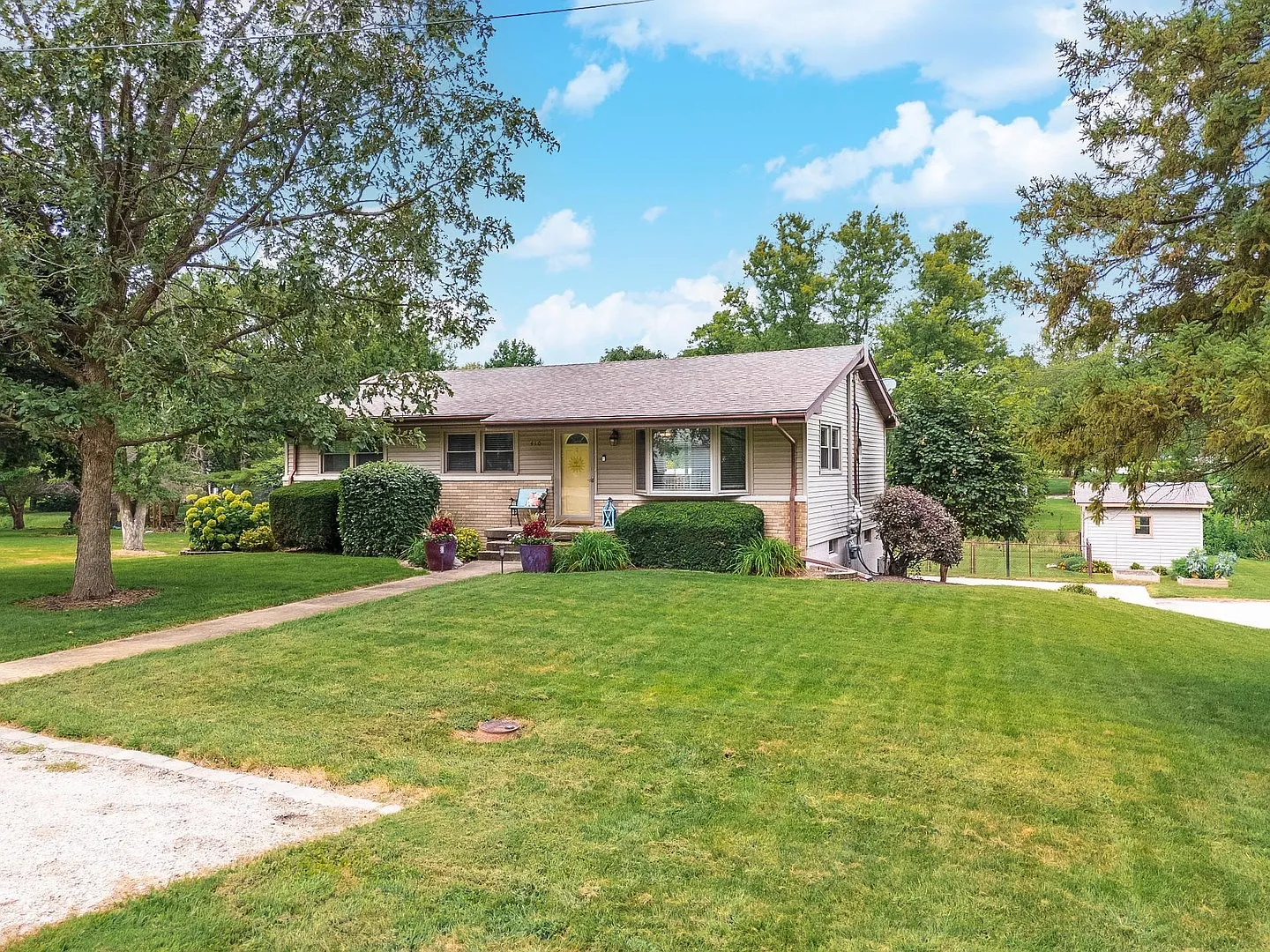 410 Marion St photo 1