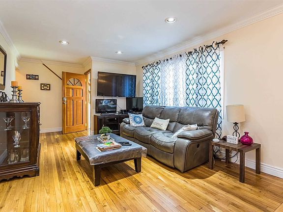 3rd image of 31 Kent Ln