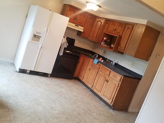 3rd image of 938 Dawnview Dr