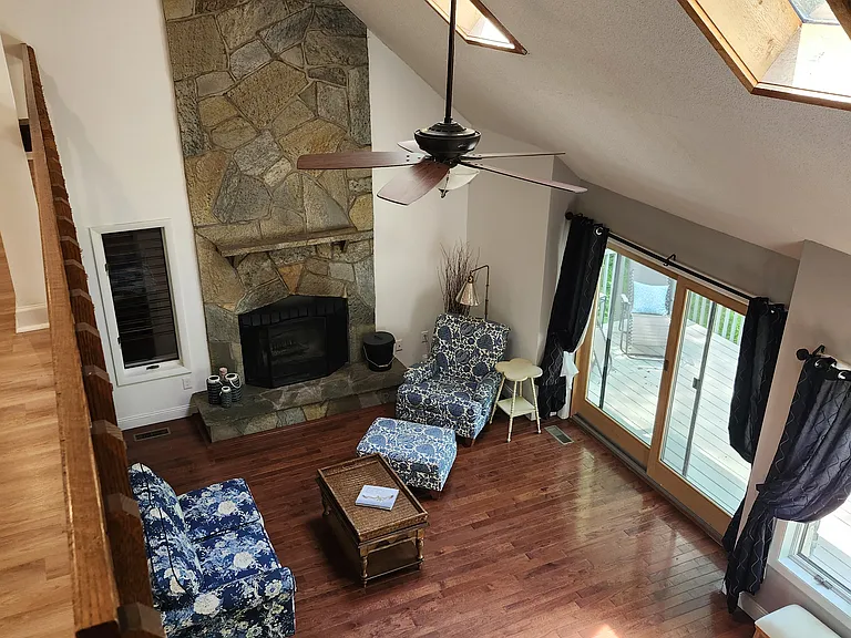421 E Hyerdale Dr — Photo 9
