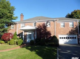 6 Chestney Rd, Lawrence, NY 11559