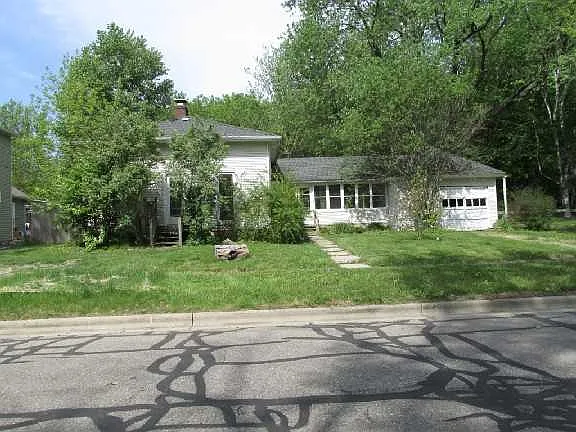 312 Woodworth St photo 1