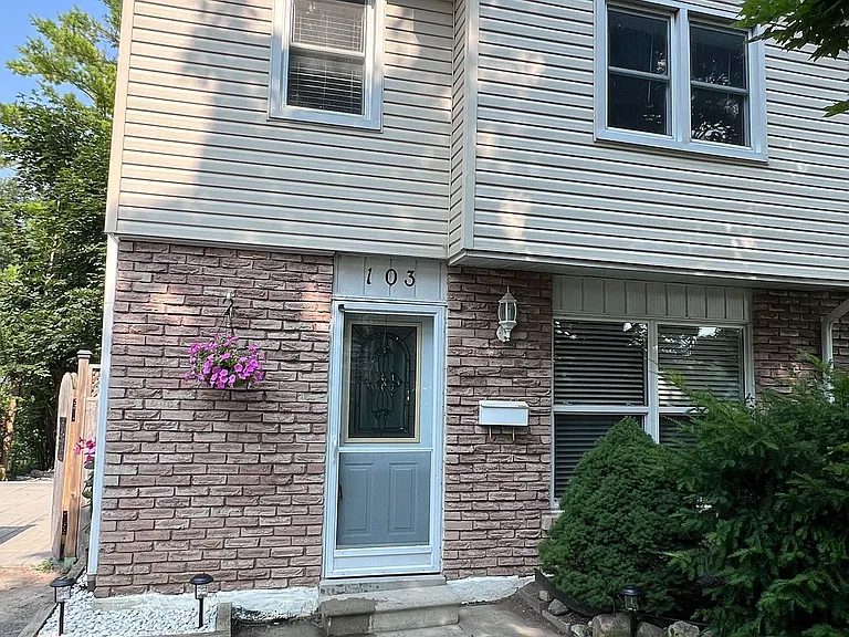 103 Guthrie Cres — Photo 3