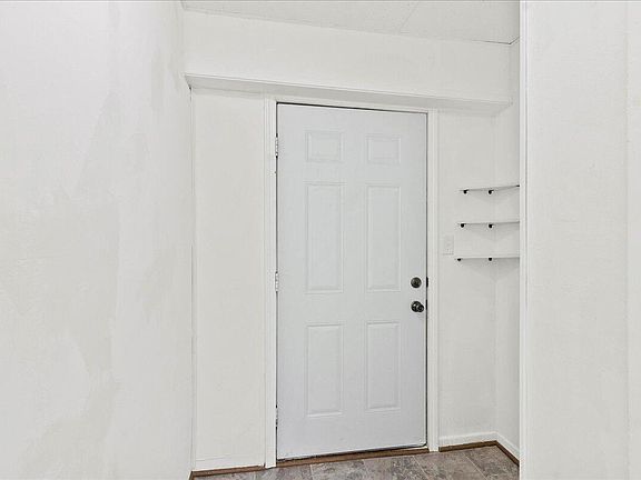 5th image of 333 N West St