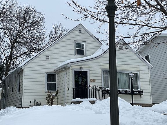 3rd image of 785 Cottage Ave E