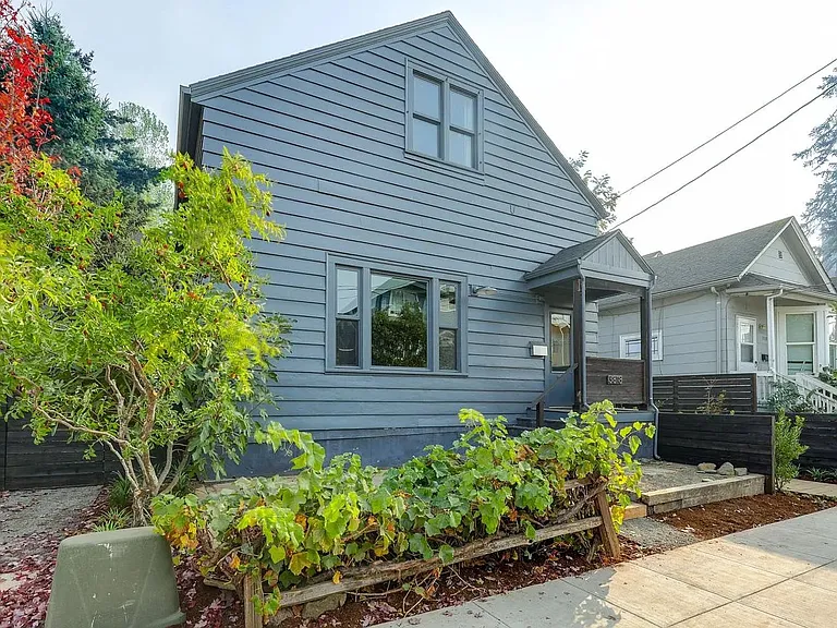 3818 N Vancouver Ave — Photo 2