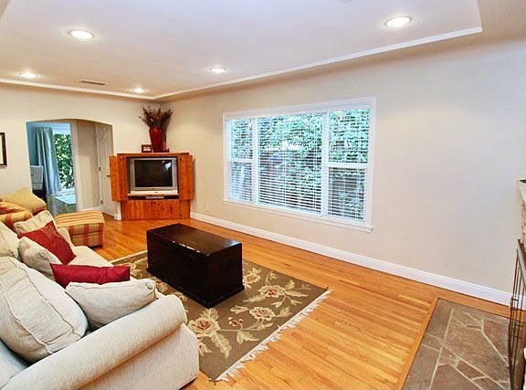 2nd image of 4724 Camellia Ave