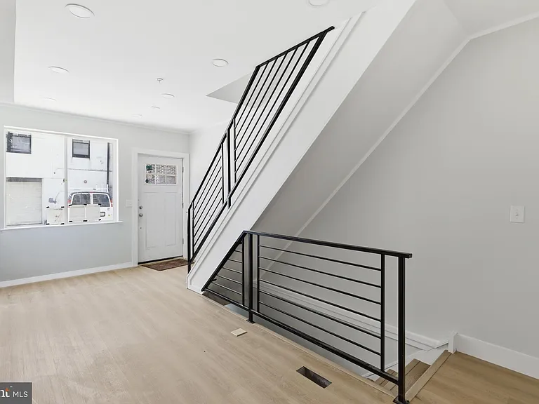 1511 W Flora St — Photo 8