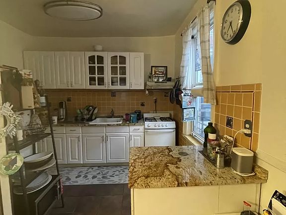 3rd image of 644 W 204th St #B