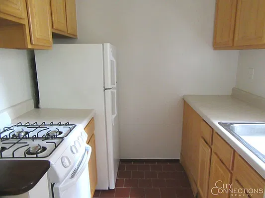Rented by City Connections Realty | media 4