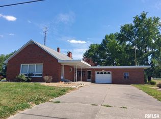 13548 Ewing Rd, Whittington, IL 62897