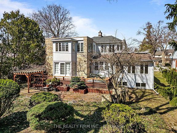3rd image of 15 Mayfair Dr