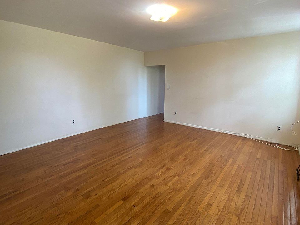 1st image of 172 Bay 28 St #4