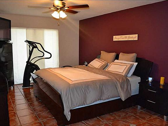 4/3 Gorgeous Estate Home in Country Walk