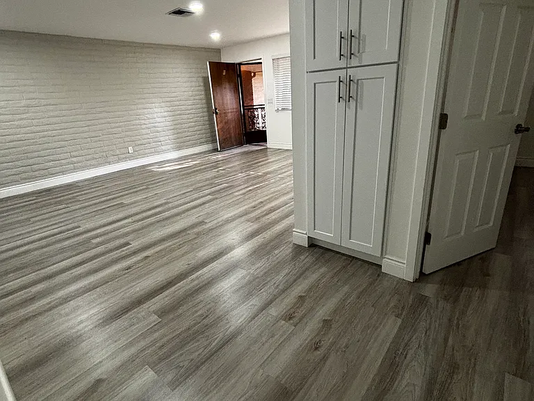 145 W Grove St #B — Photo 11