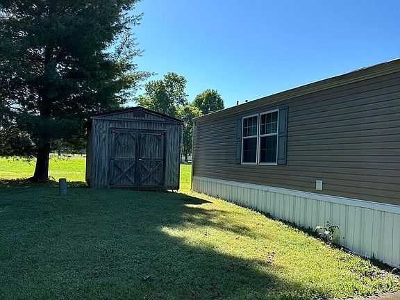 2nd image of 40 Pine Cone Ln #40