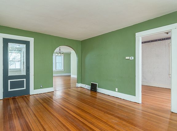 3rd image of 325 E North St