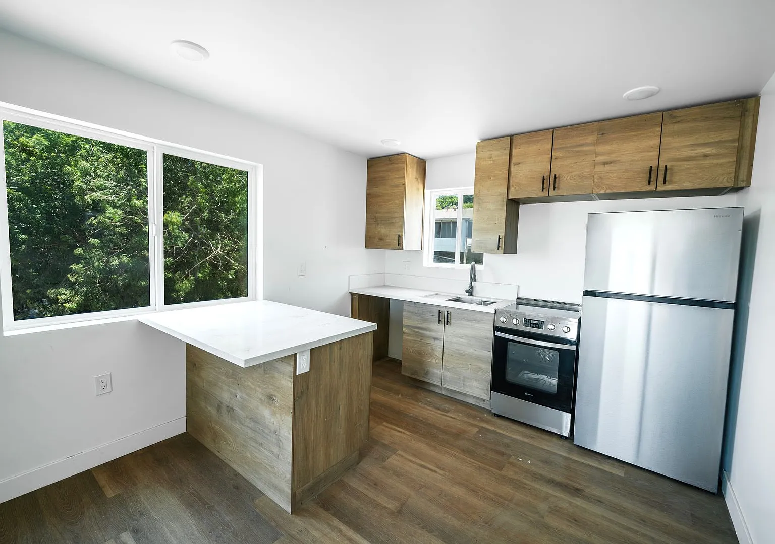 2325 Comstock Street - Unit 1 — Photo 2