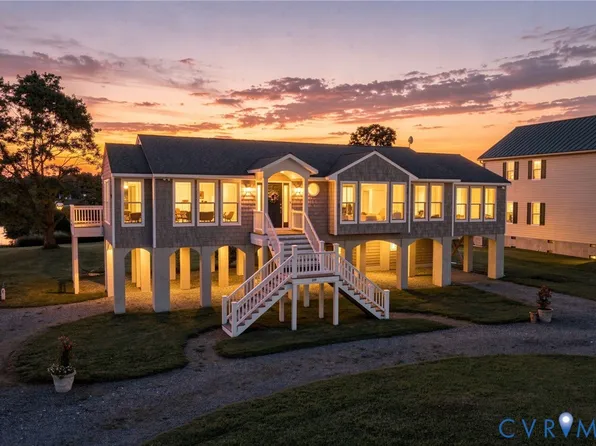 219 Riverside Dr, Lancaster, VA 22503