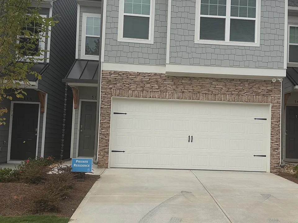 512 Hayes Ln