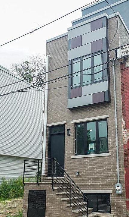 1st image of 2131 N Darien St
