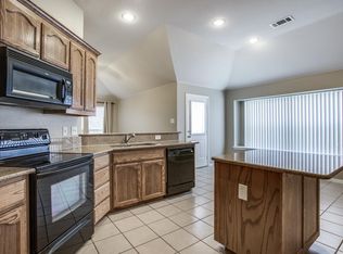 2820 Red Wolf Dr, Fort Worth, TX 76244